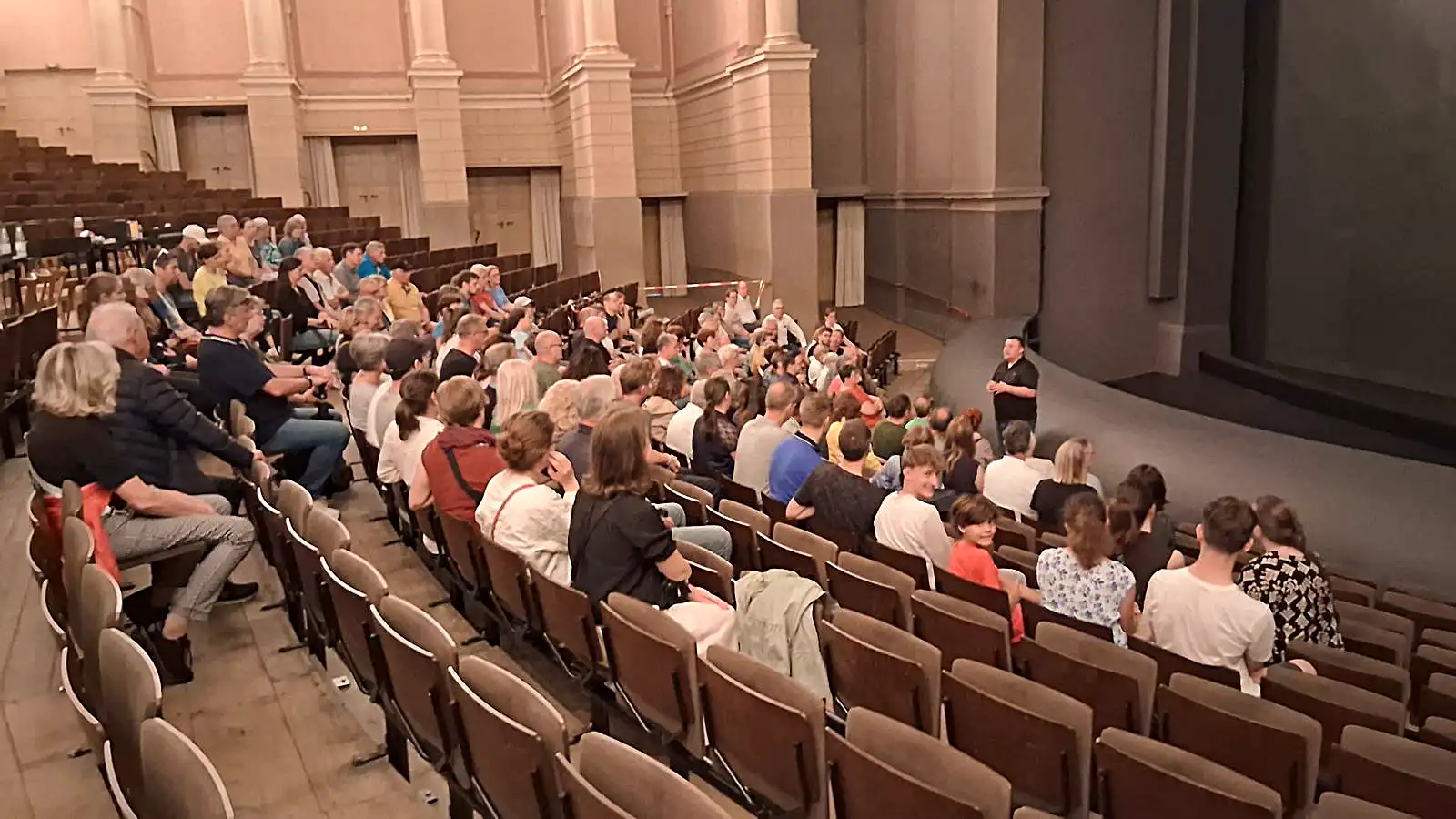TAff-Vorstandsmitglied Martin Scholti bei einer Führung durch das Festspielhaus, (c) Foto von Martin Scholti